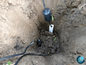 Montaje en campo de sensores en campo para medición de contenido volumetrico de humedad del suelo, conductividad electrica y temperatura de la marca de Meter Group.